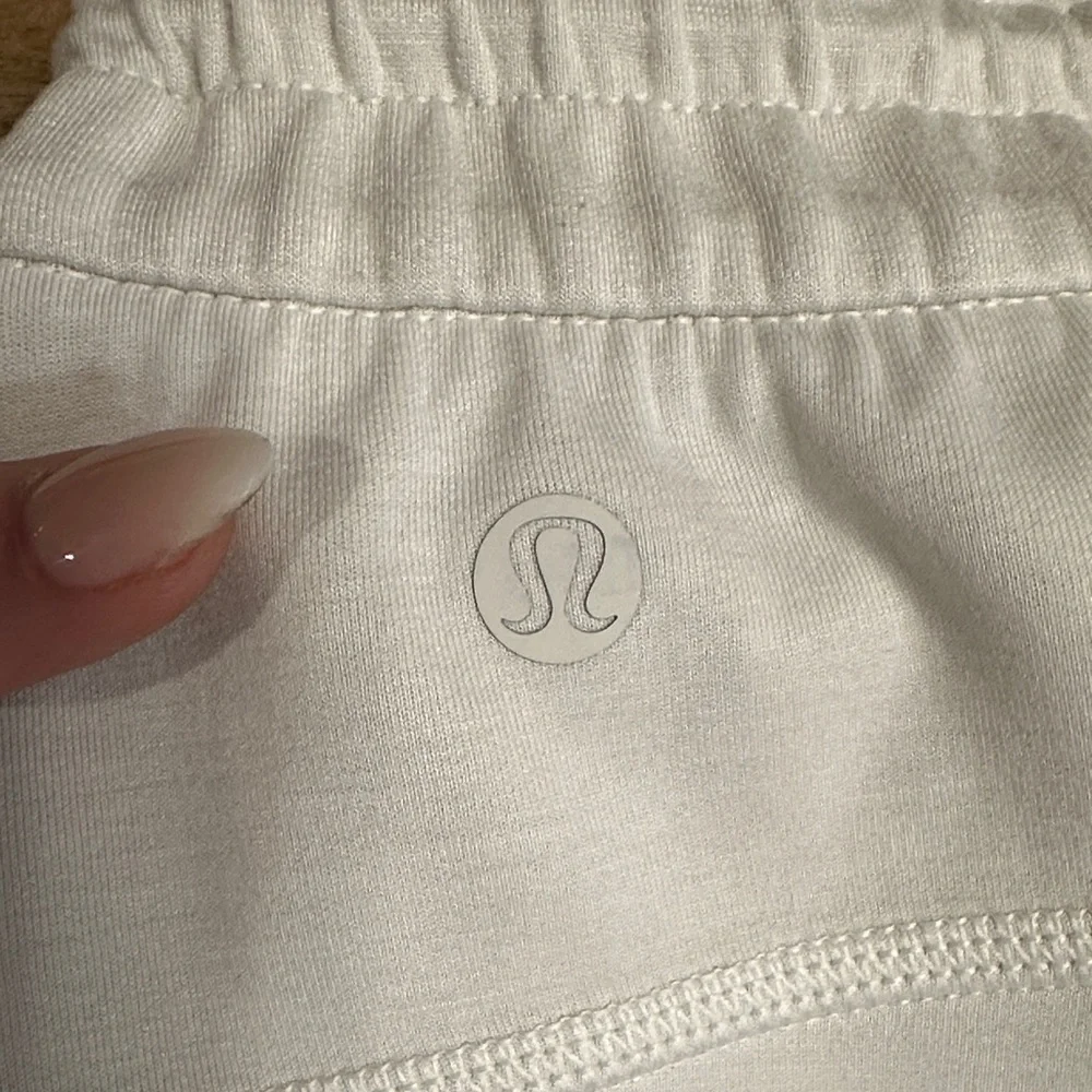 lululemon athletica Women’s Sofstreme High Rise 4” Shorts, Size 12, EUC